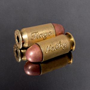 被学长抱进小树林c个爽男男视频
