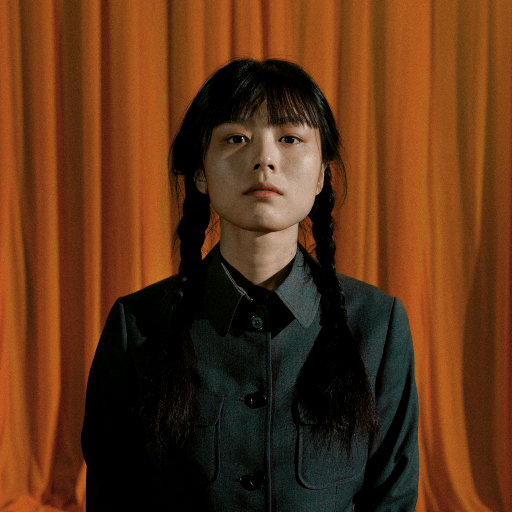 被学长抱进小树林c个爽男男视频
